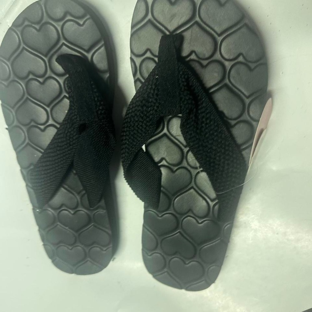 Brand new‎ black flip flops from kohls heart design size medium